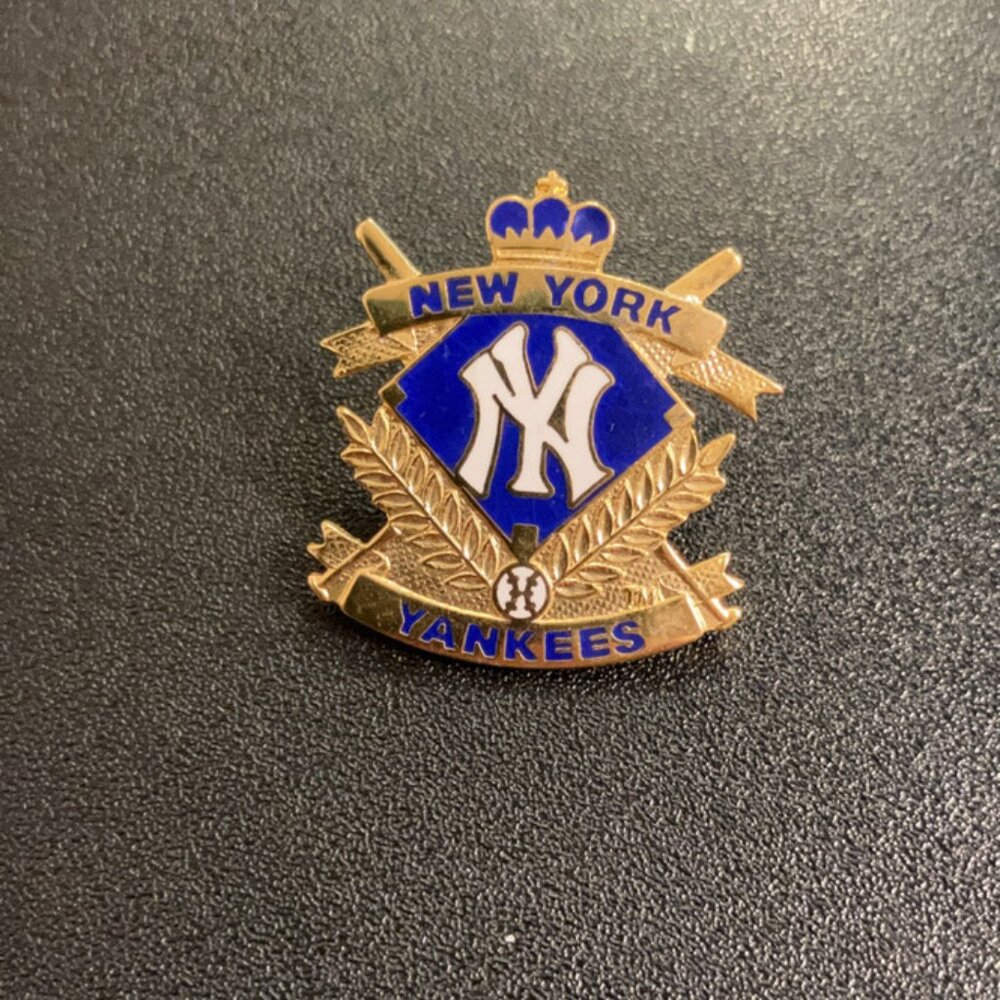 VINTAGE New York Yankees MLB 1999 Pin